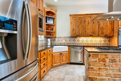 9517 Majestic Oak Cir, San Antonio, TX 78255 - photo 6