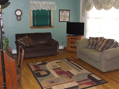 160 Nuangola Rd, Mountain Top, PA 18707 - photo 2