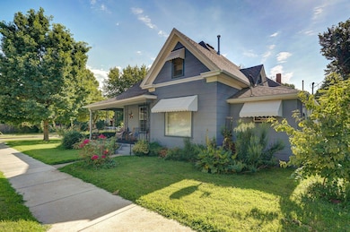 1462 E McDaniel St-4