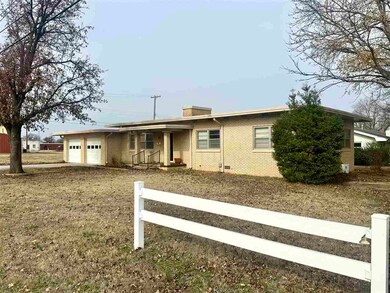 520 E Coolidge Ave, Blackwell, OK 74631 - photo 3