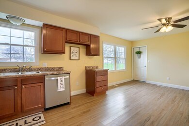 185 Meadow Dr, Circleville, OH 43113 - photo 5