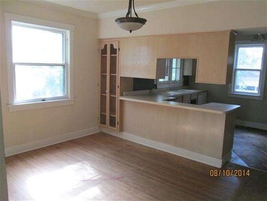 811 Stewart Ave, Elgin, IL 60120 - photo 3