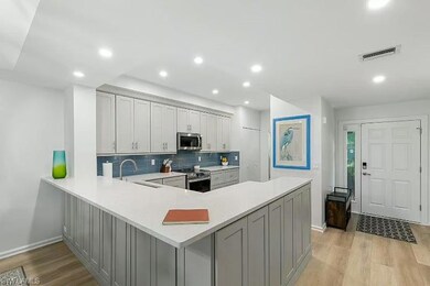 310 La Peninsula Blvd unit 310, Naples, FL 34113 - photo 4