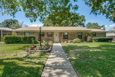 1145 Forest Oaks Ln, Hurst, TX 76053 - photo 2