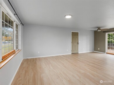 520 S Ash St, Centralia, WA 98531 - photo 3