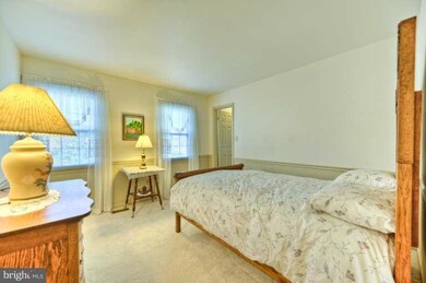 13102 Rounding Run Cir, Herndon, VA 20171 - photo 7