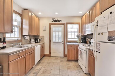 798 Clinton Pl Belford NJ-large-029-31-1