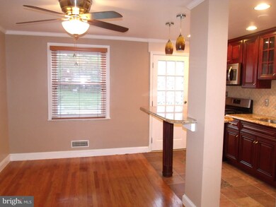 526 Lucia Ave, Baltimore, MD 21229 - photo 4