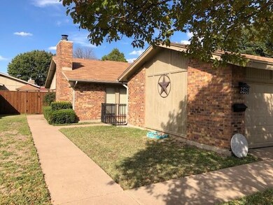 833 Shady Glen Ln, Bedford, TX 76021 - photo 2