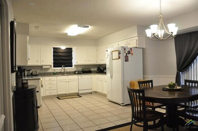 15598 Nell Lynn Ln, Tyler, TX 75707 - photo 6