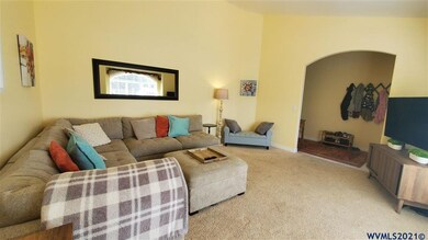 585 Pine Ct, Creswell, OR 97426 - photo 5