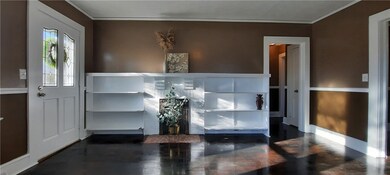LIVING ROOM/FRONT DOOR