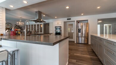 713 E Draper St-18