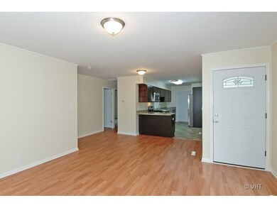 54 Sparrow Rd, Carpentersville, IL 60110 - photo 3