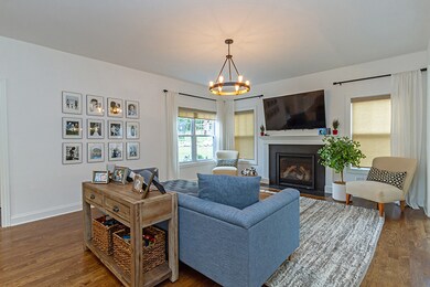 678 Hart Rd, Batavia, IL 60510 - photo 5