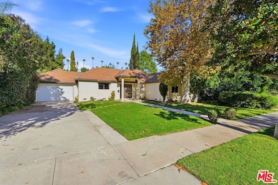 13201 Bloomfield St, Sherman Oaks, CA 91423 - photo 3