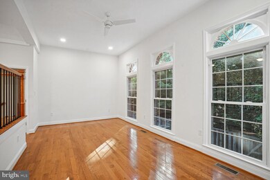 8028 Sleepy View Ln, Springfield, VA 22153 - photo 5