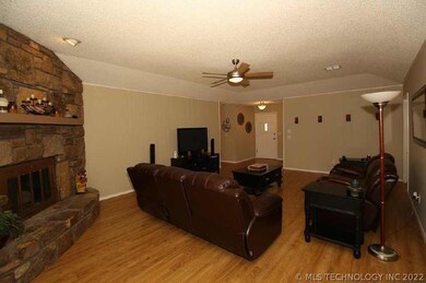 Living area accommodates large furniture