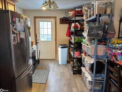 128 Hickory Dr, Columbus Junction, IA 52738 - photo 5