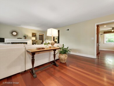 636 Garden Ct, Glenview, IL 60025 - photo 2