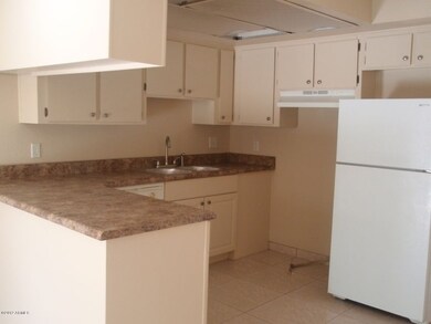 kitchen .