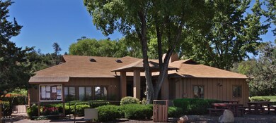 Clubhouse_Front_Approach
