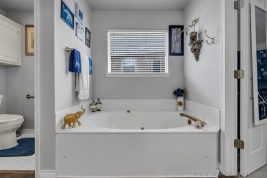 Owner's suite soaker tub