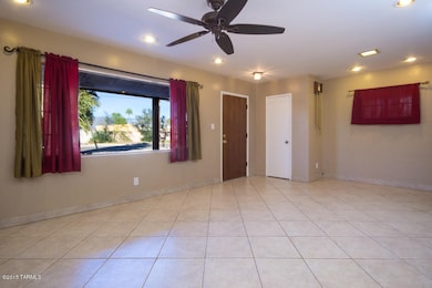 5 living room & entry