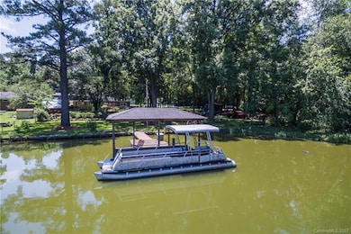 Spend your weekends fishing along this lake! Enjoy