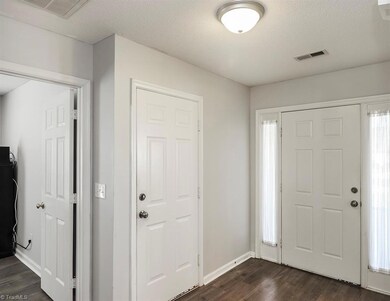 4410 Single Tree Rd, High Point, NC 27265 - photo 2