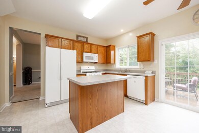 1026 Fallbrook Ln, Pottstown, PA 19464 - photo 5