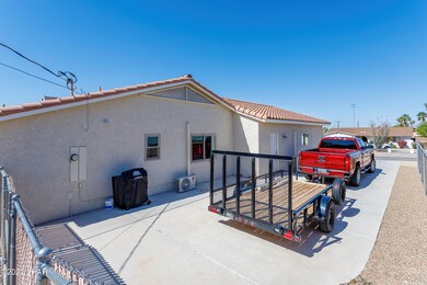 Huge 16' wide, 60' deep side parking!