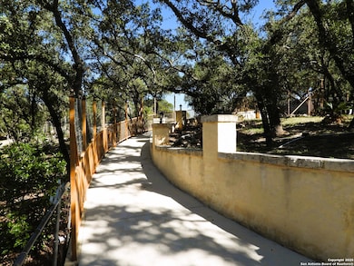 196 Whispering Oak Ln, Lakehills, TX 78063 - photo 3