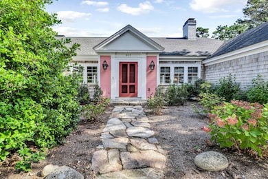 825 Main St, Vineyard Haven, MA 02568 - photo 3