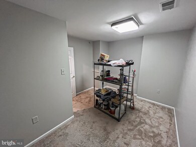 9587 Lindenbrook St, Fairfax, VA 22031 - photo 6