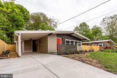 2908 Farmington Dr, Alexandria, VA 22303 - photo 2