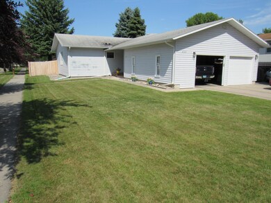 2321 W Springbrook Ct, Grand Forks, ND 58201 - photo 2