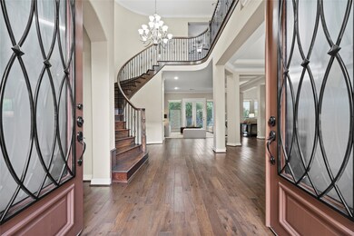 An entrance like this can certainly leave a lasting impression. It's not just a doorway; it's a statement, setting the tone for what awaits beyond.