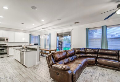 FAMILY ROOM 4