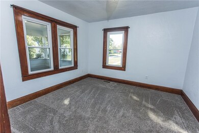 216 W 4th St, Saint Elmo, IL 62458 - photo 6