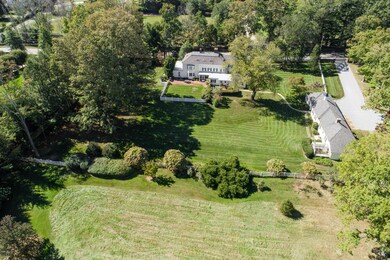 441 Round Hill Rd, Greenwich, CT 06831 - photo 2