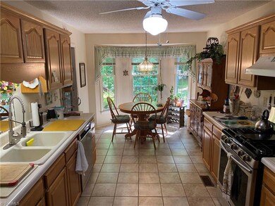 3162 Creekridge Dr, Asheboro, NC 27205 - photo 5