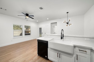 7205 Tippett St unit B, Houston, TX 77088 - photo 3