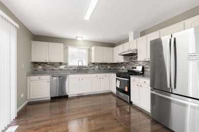 1308 Dahlgren Ln, Minooka, IL 60447 - photo 5