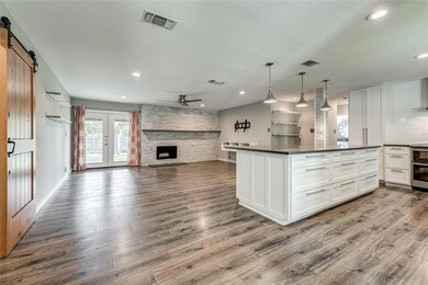 200 Brazil Dr, Hurst, TX 76054 - photo 4