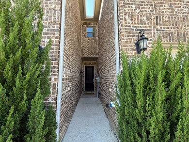 624 Hutchinson Ln, Lewisville, TX 75077 - photo 4