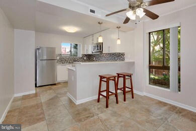 2113 Old Landing Way unit 16-1, Woodbridge, VA 22191 - photo 6