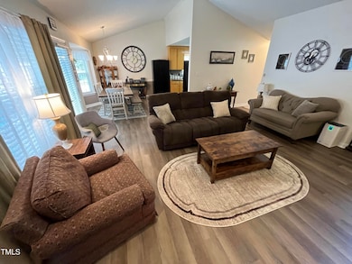 Living,1-111 Valleycastle Ct
