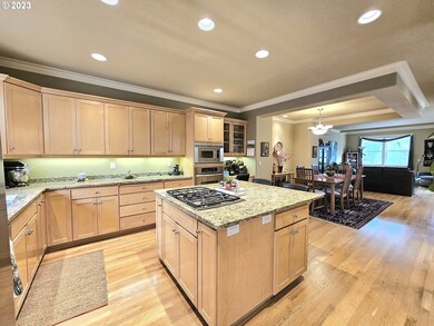 2208 Matterhorn Ct, West Linn, OR 97068 - photo 4