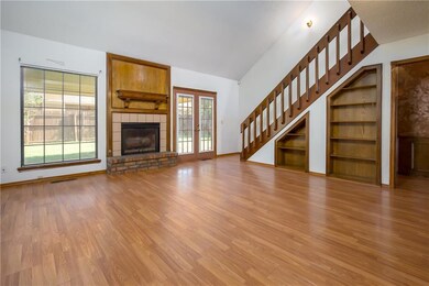 2121 NE 10th St, Moore, OK 73160 - photo 5